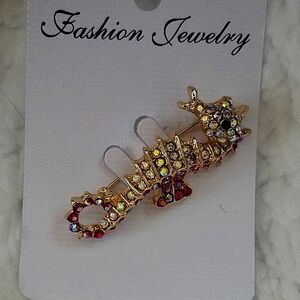 💖 Beautiful Crystal Seahorse Brooch